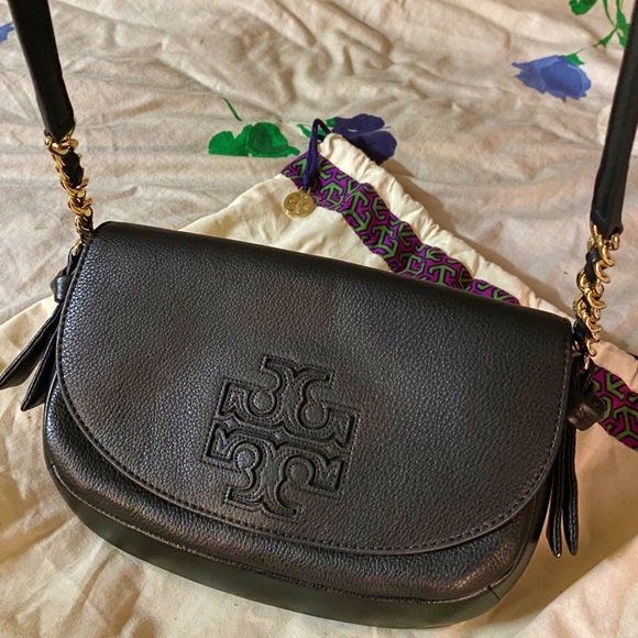 Tory Burch Handbags - Tory Burch Crossbody LIKE NEW Gold Chain